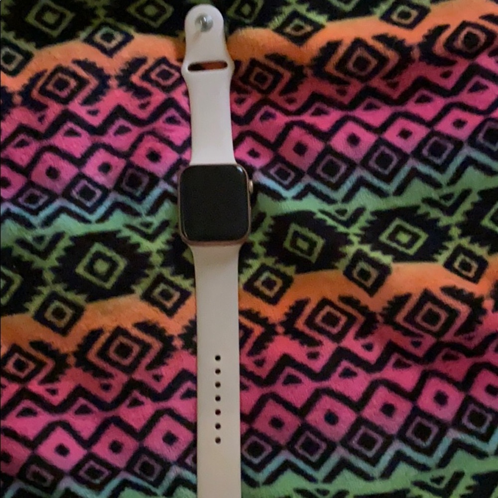 apple watch (series 5)